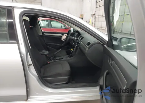 2013 Volkswagen Passat 2.5L S z USA, uszkodzony, nr VIN 1VWAP7A33DC024893